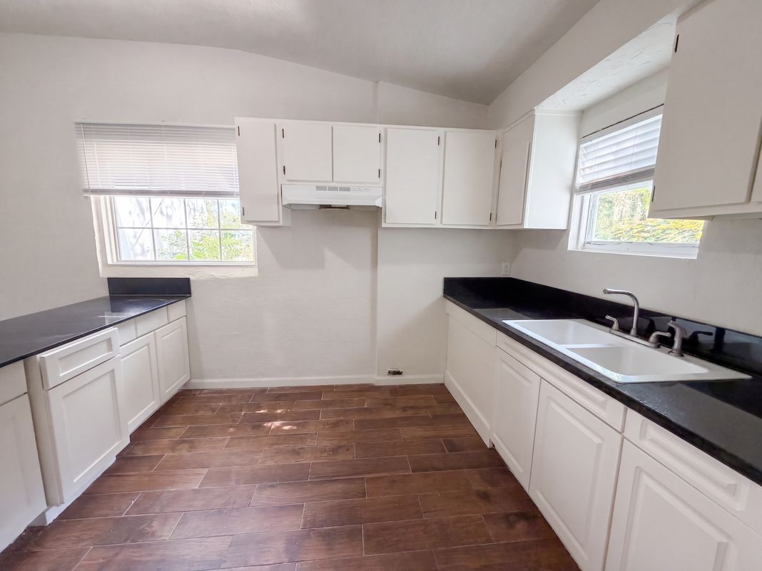 Property photo 2 of 1834 Brooker Rd