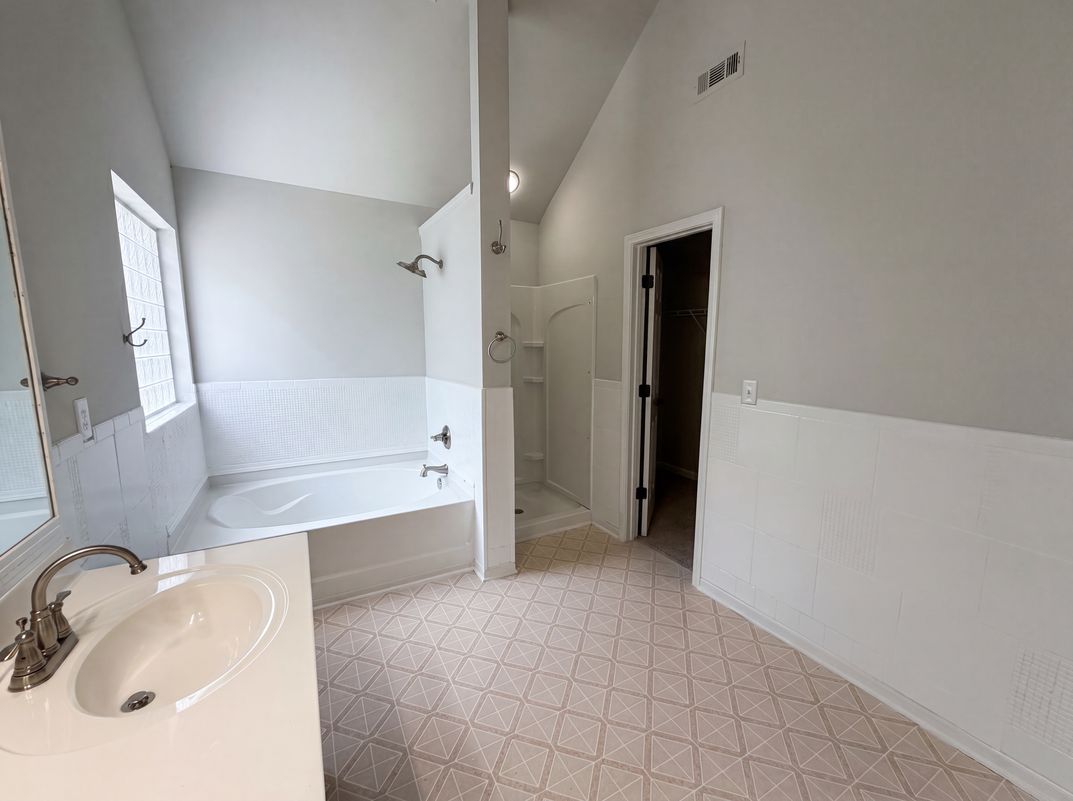 Photo 14 of 23 of 4024 Fifendrum Ln, Charlotte, NC