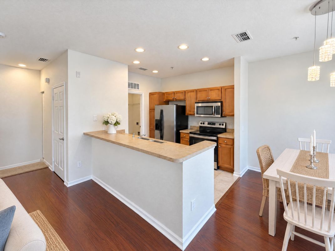 Property photo 2 of 2334 Grand Central Pkwy Apt 9