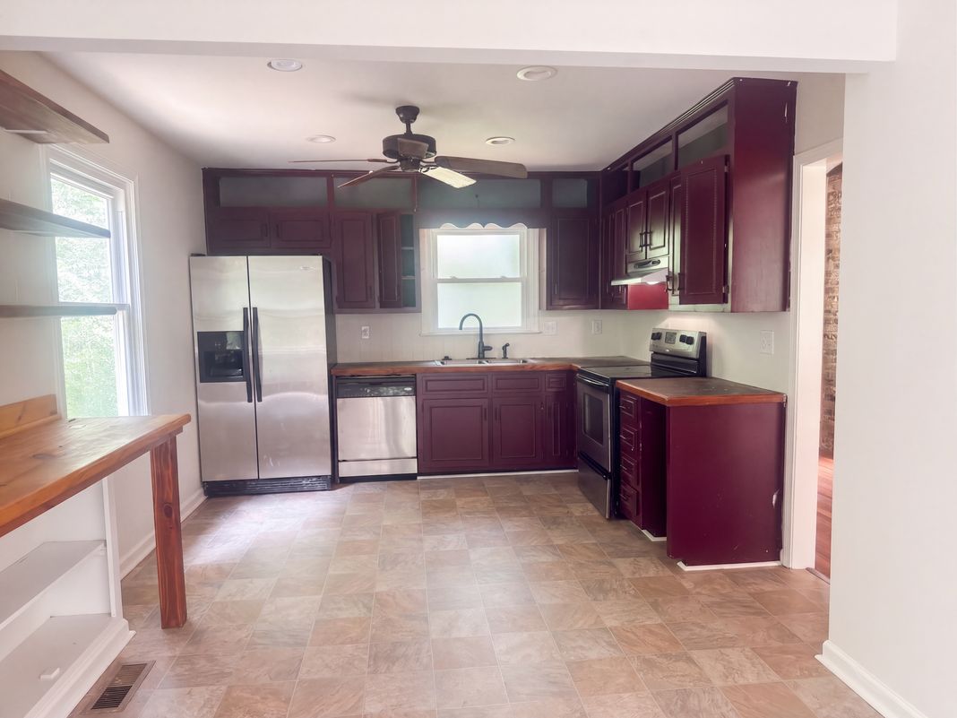 Property photo 2 of 4676 Fairway Dr