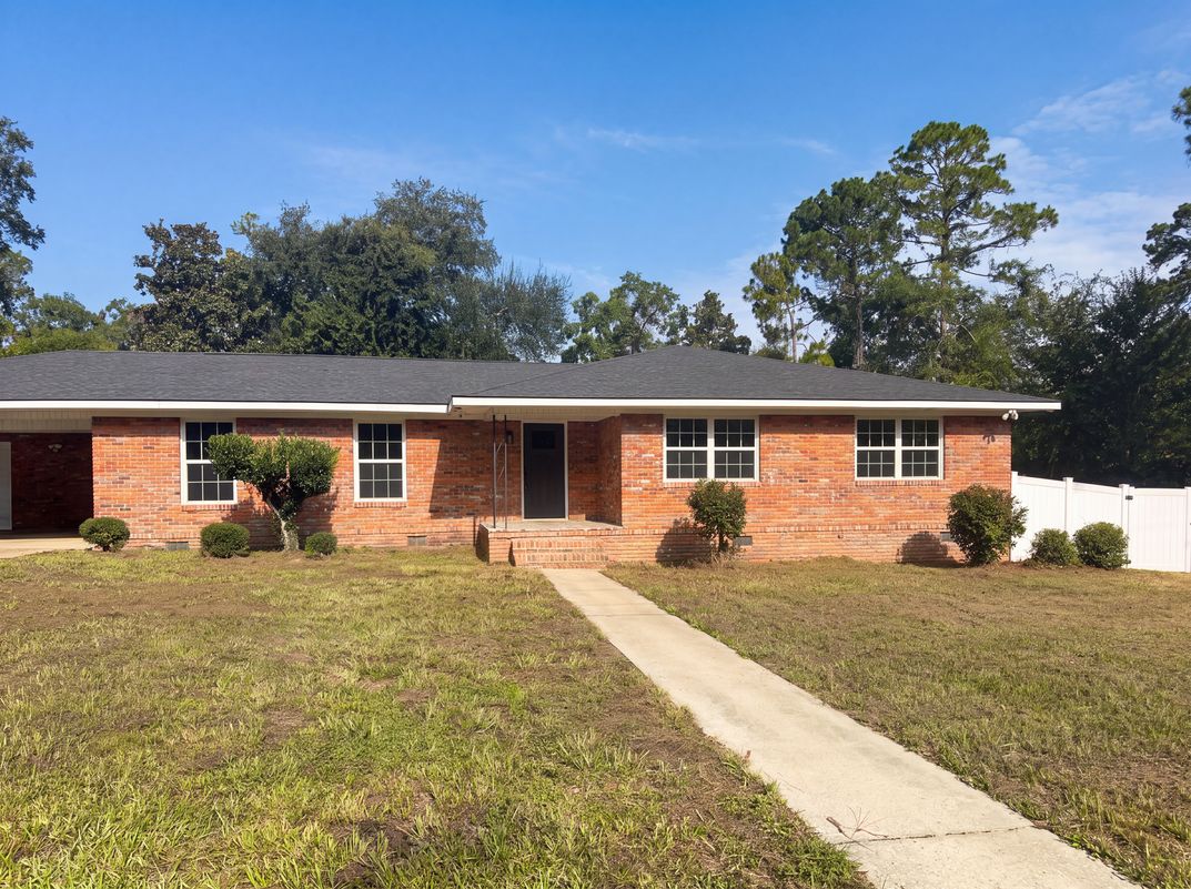 Property photo 1 of 1625 Windsor Dr