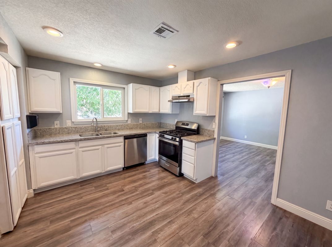 Property photo 2 of 15929 La Verida Dr