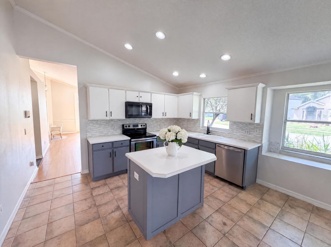 Property photo 2 of 701 Magnolia Creek Cir