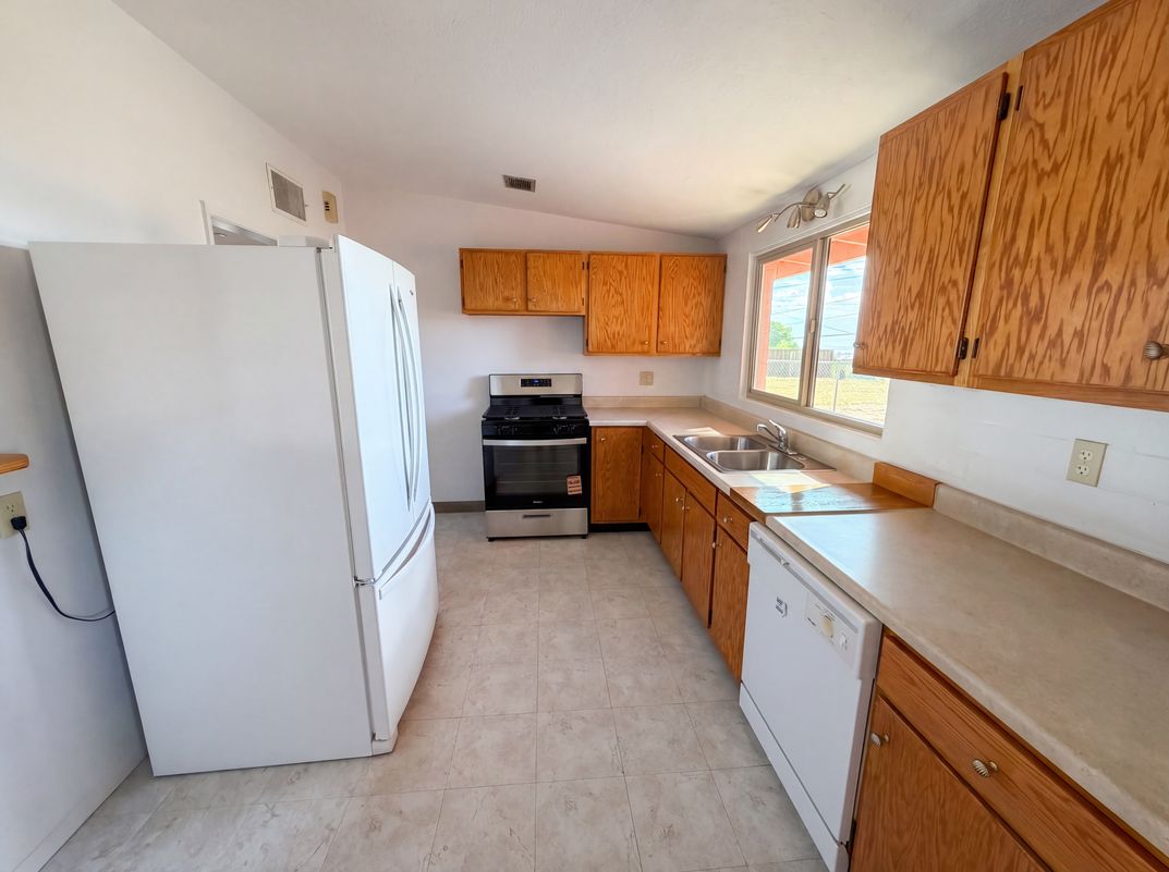 Property photo 2 of 131 W 6th Ave