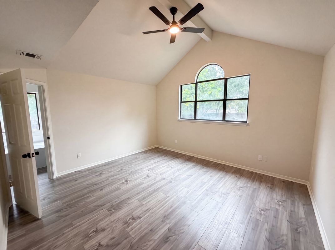 Photo 7 of 24 of 1517 River Oak Dr, Leander, TX