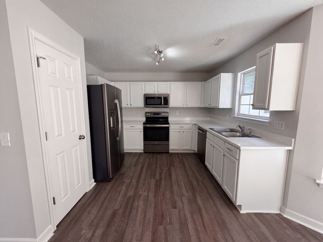 Property photo 2 of 3978 Shasta Cir