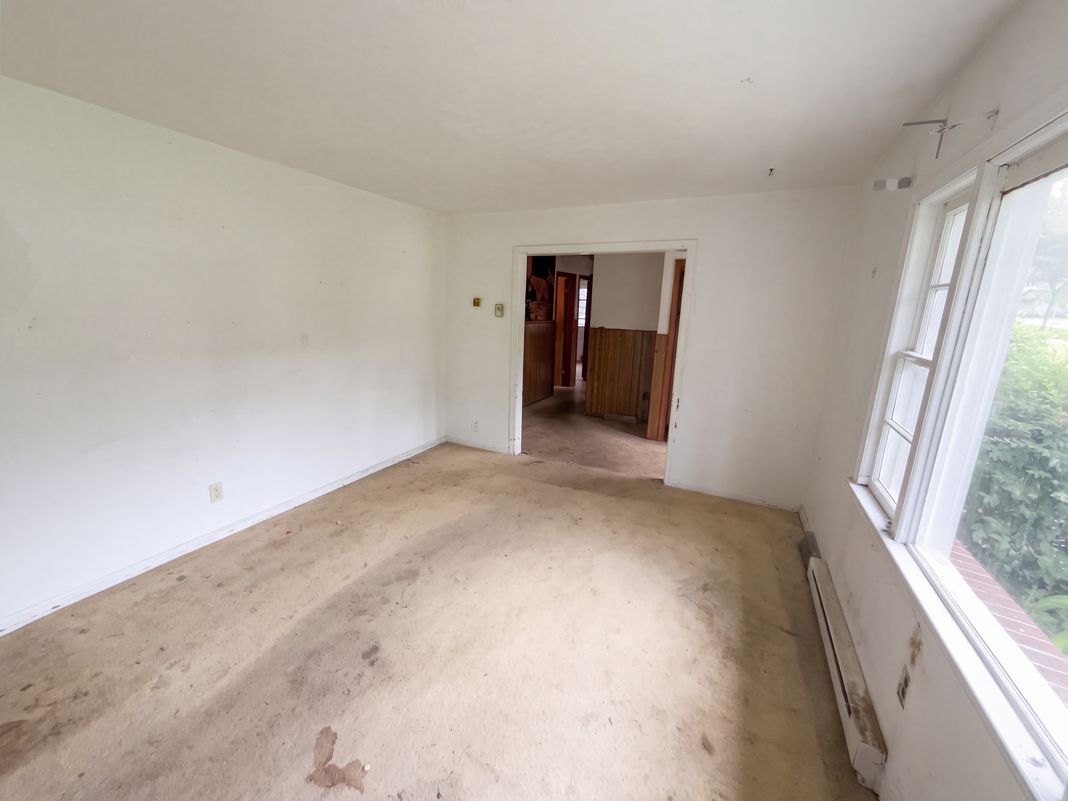 Property photo 3 of 1418 Shoveller Ave
