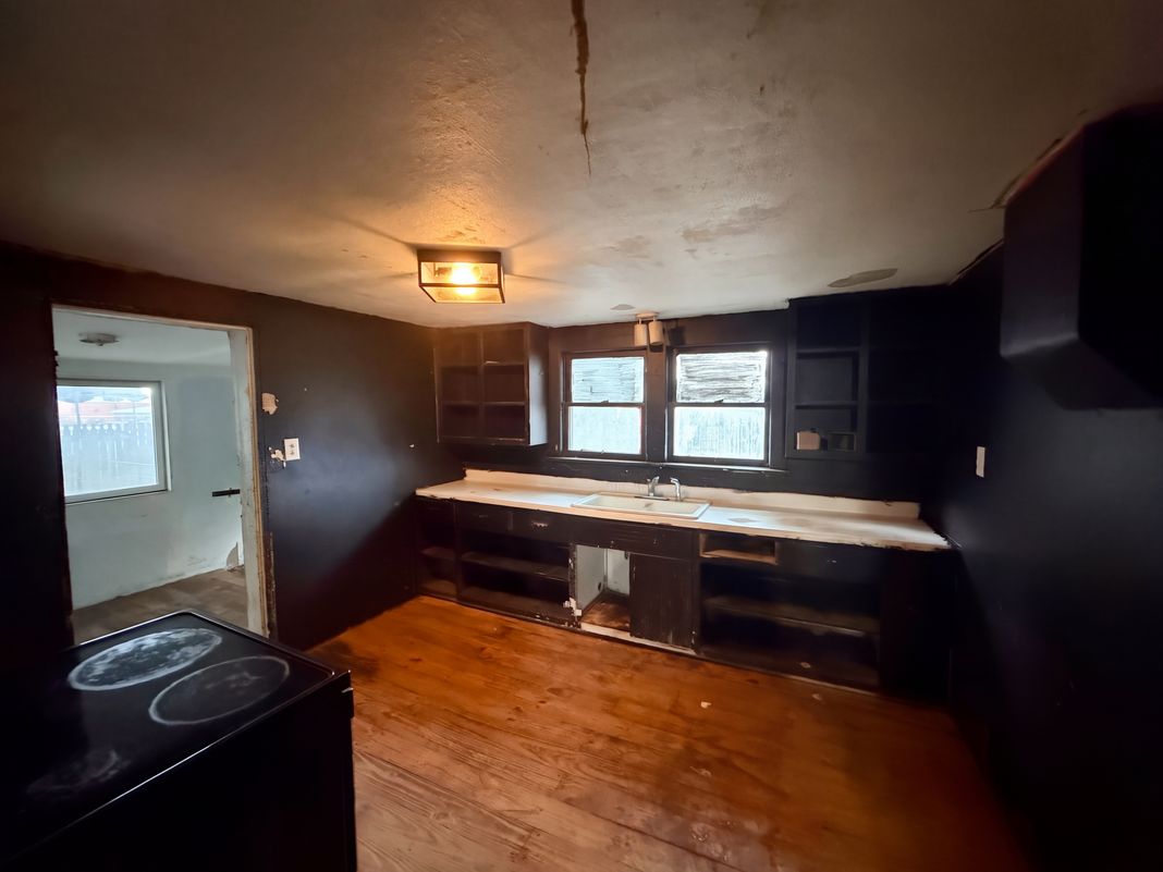 Property photo 2 of 309 B St NE