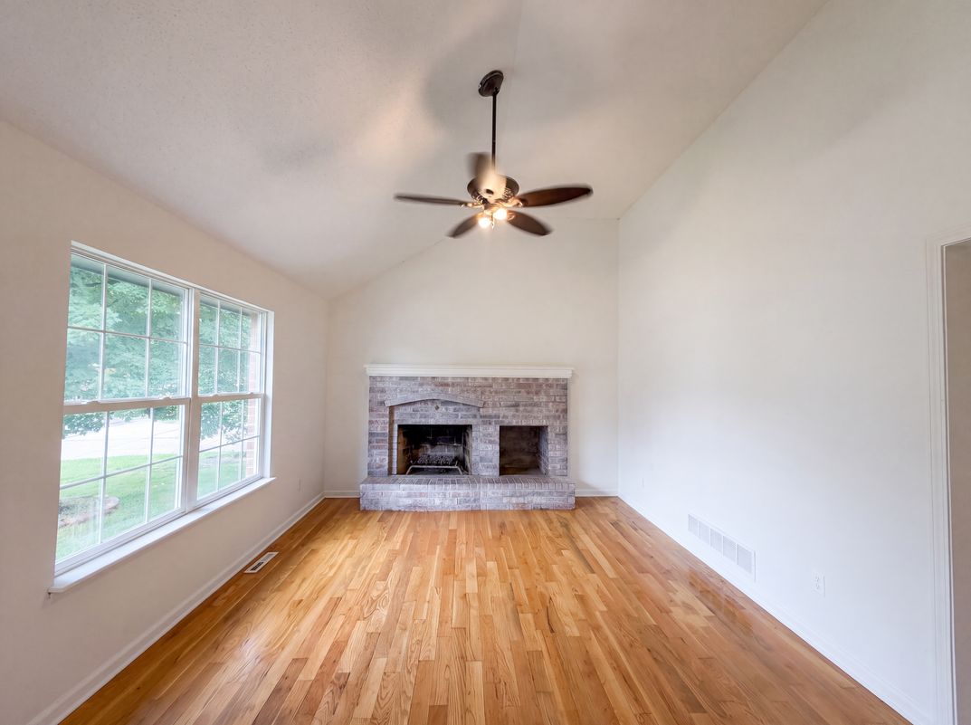 Property photo 3 of 1706 N Lazy Branch Rd