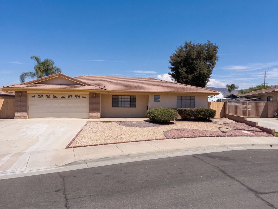 Property photo 1 of 4380 Flightwood Cir