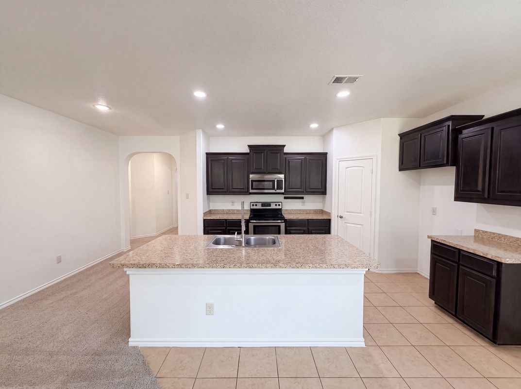 Photo 2 of 20 of 1108 Edgewater Dr, Azle, TX