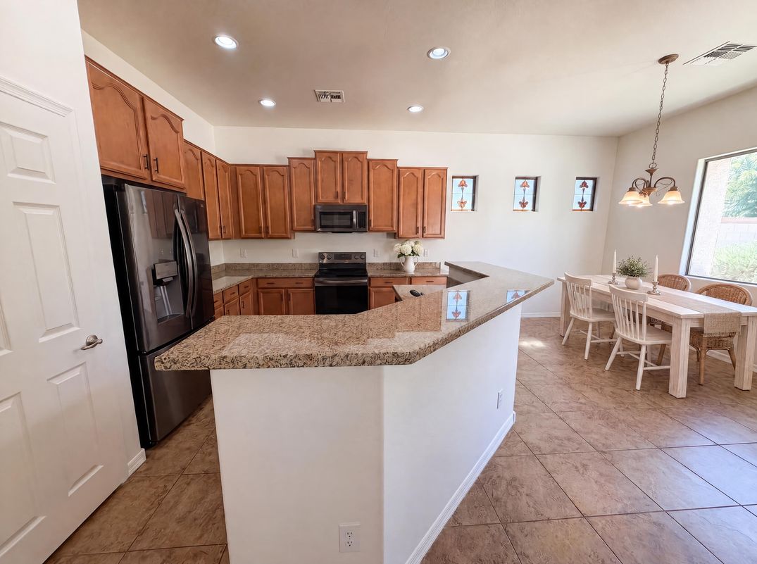 Property photo 2 of 4615 W Powell Dr