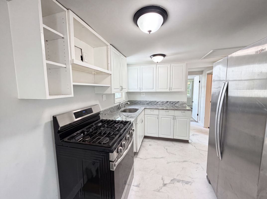 Property photo 2 of 936 Grove Ave