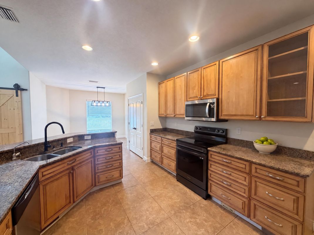 Property photo 2 of 2015 River Crossing Dr