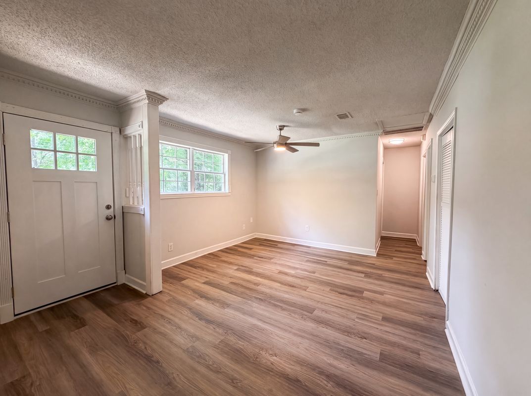 Property photo 3 of 3704 Meadowview Dr