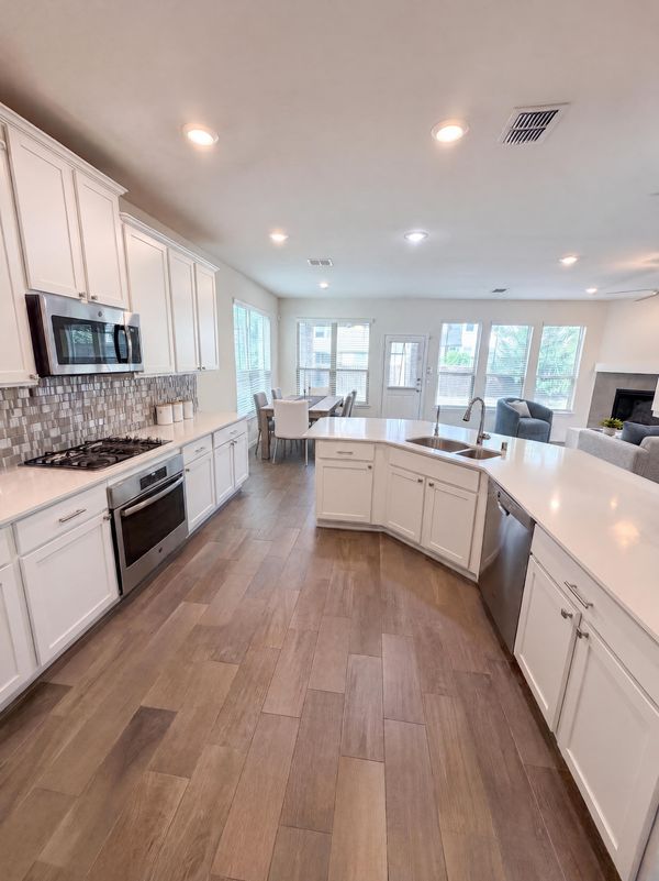 Property photo 2 of 1421 Prairie Lake Ct