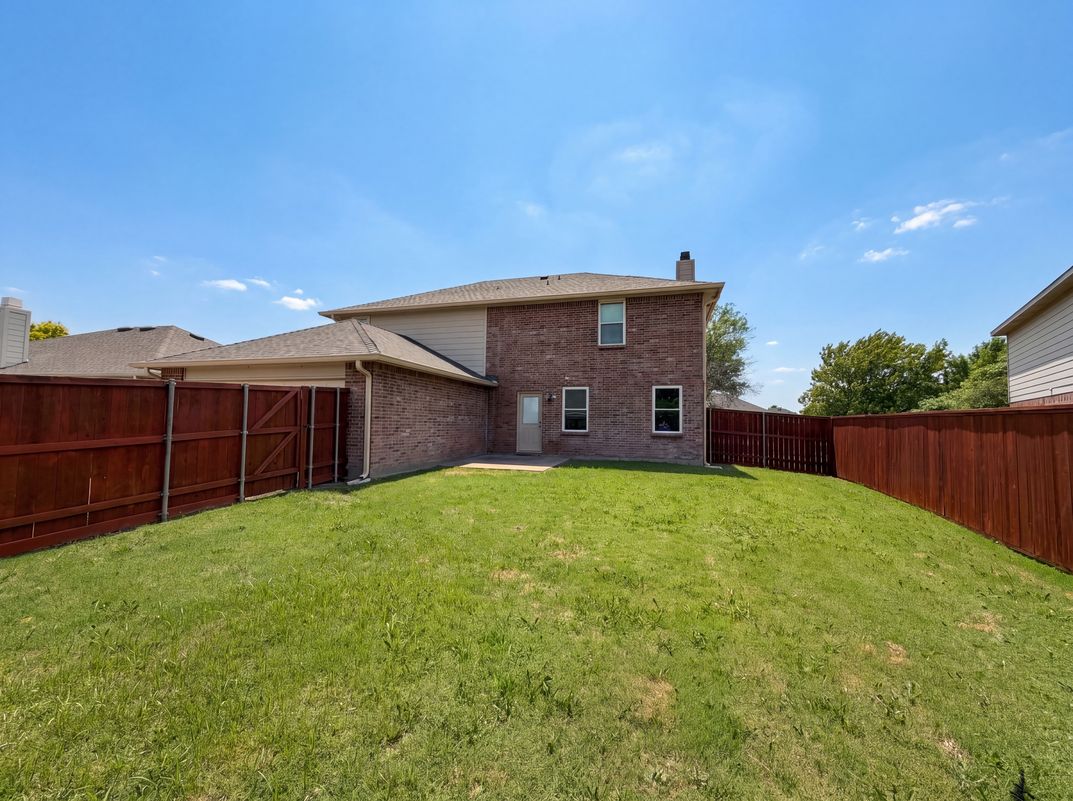 Photo 5 of 23 of 2904 Lake Vista Dr, Wylie, TX