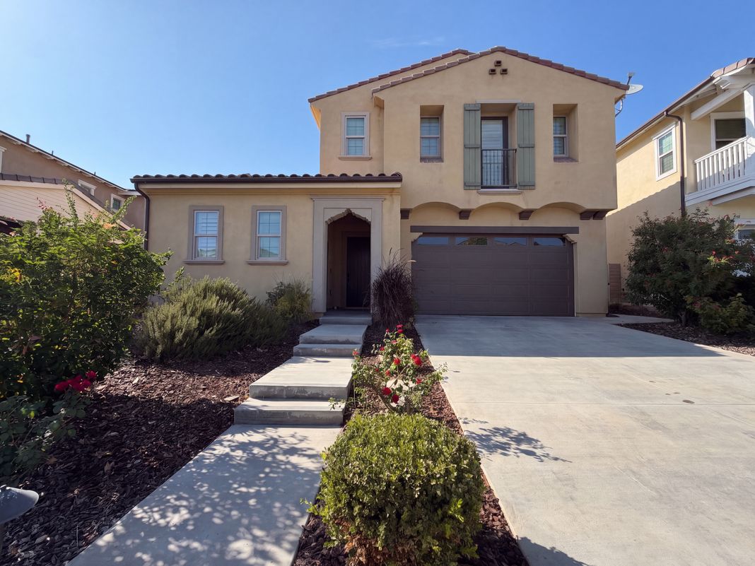 Property photo 1 of 627 E Orange Blossom Way