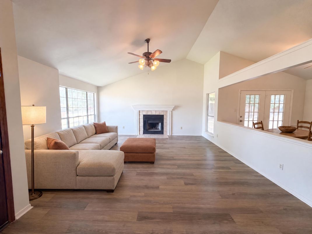 Property photo 3 of 710 Brazos Dr