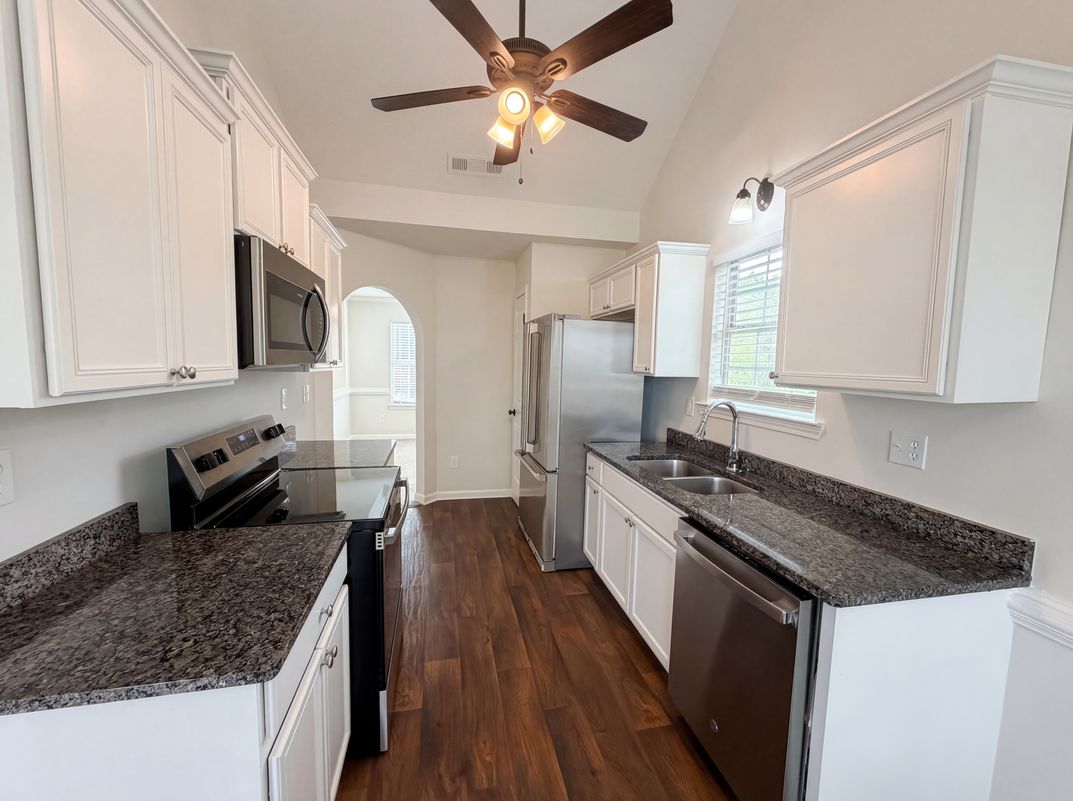 Property photo 2 of 479 Clearwater Way