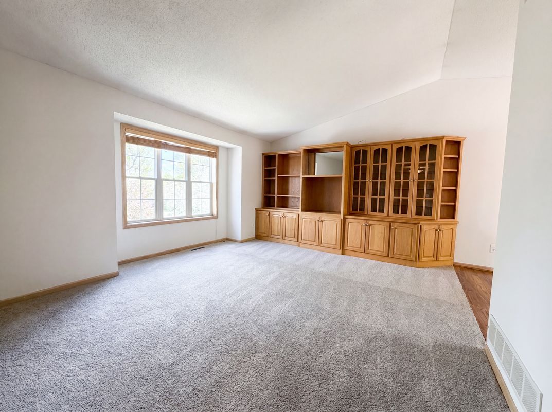 Property photo 3 of 14734 Yosemite Ave S