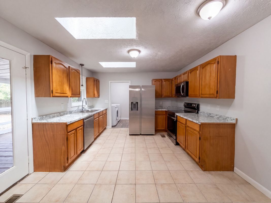 Property photo 2 of 909 Axis Cir
