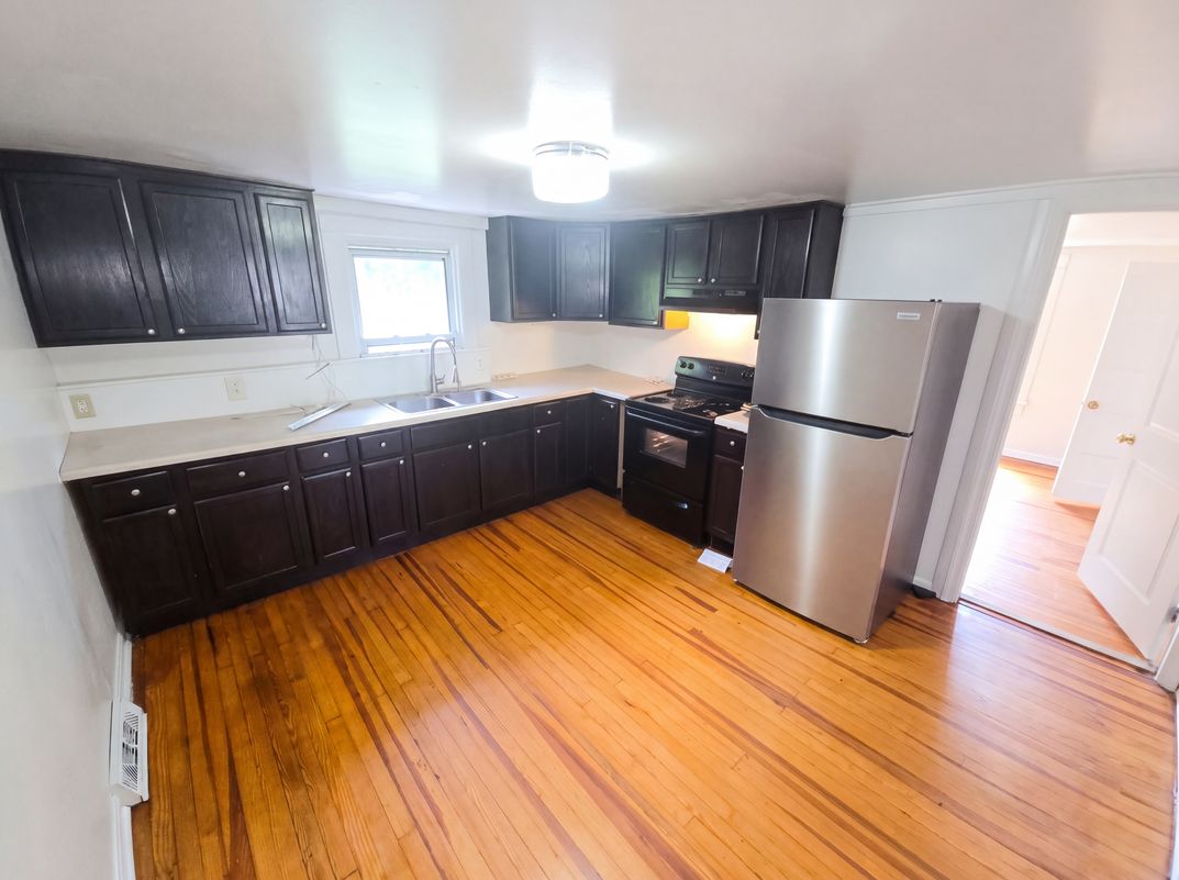 Property photo 2 of 3209 Swan Pl