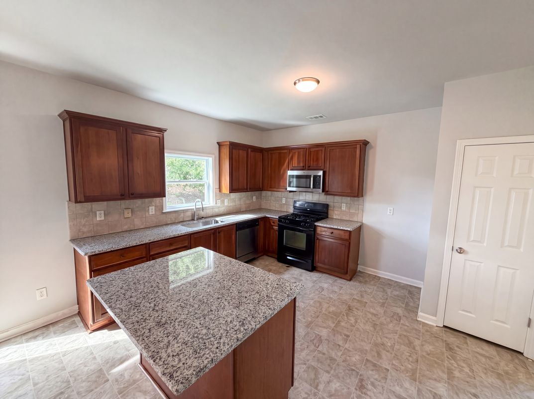 Property photo 2 of 7328 Toccoa Cir
