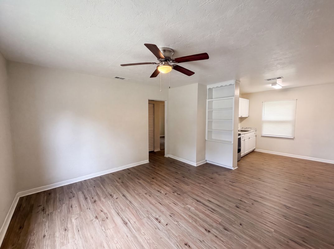 Property photo 3 of 706 Flanders Ave