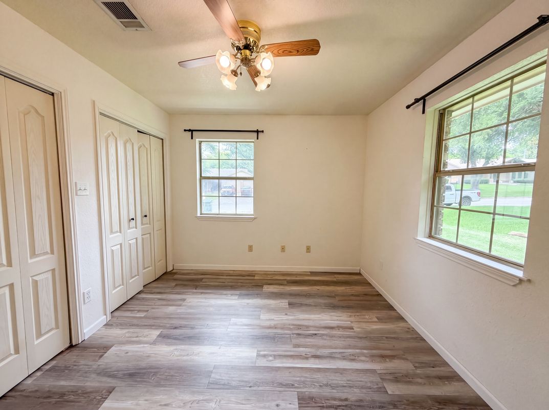 Photo 8 of 16 of 410 Cole Ave, Temple, TX