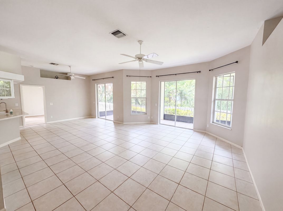 Property photo 3 of 400 46th Ct