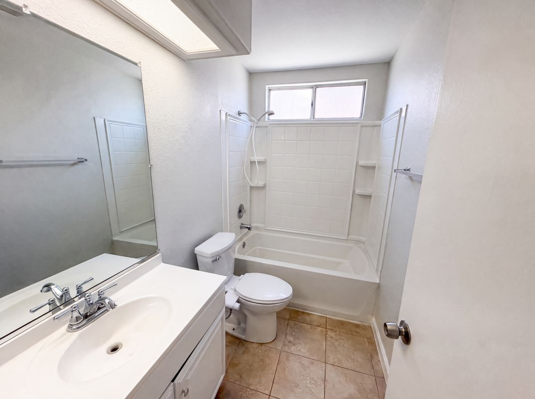 Photo 14 of 23 of 2758 Alne Dr, Hemet, CA