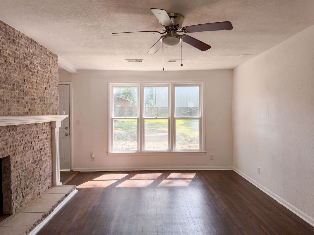 Property photo 3 of 1825 NE Bren Mar Rd