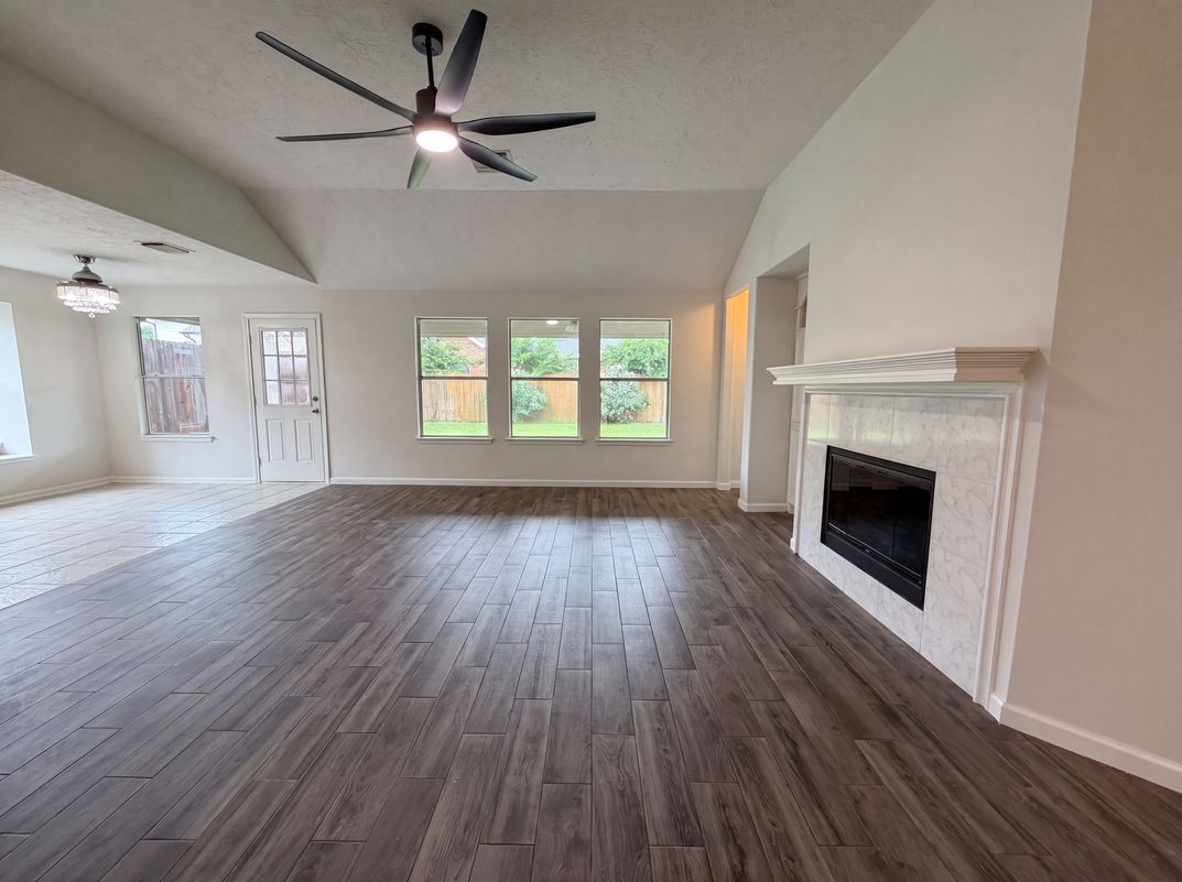 Property photo 3 of 2127 Hannover Way