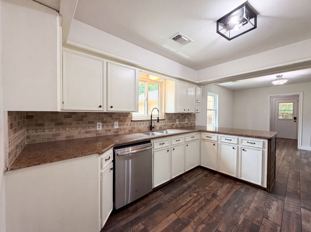 Property photo 2 of 11614 Mile Dr