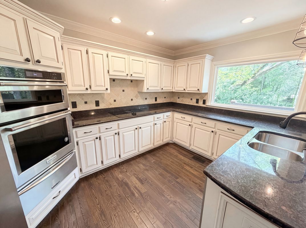 Property photo 2 of 984 Forest Pond Ct