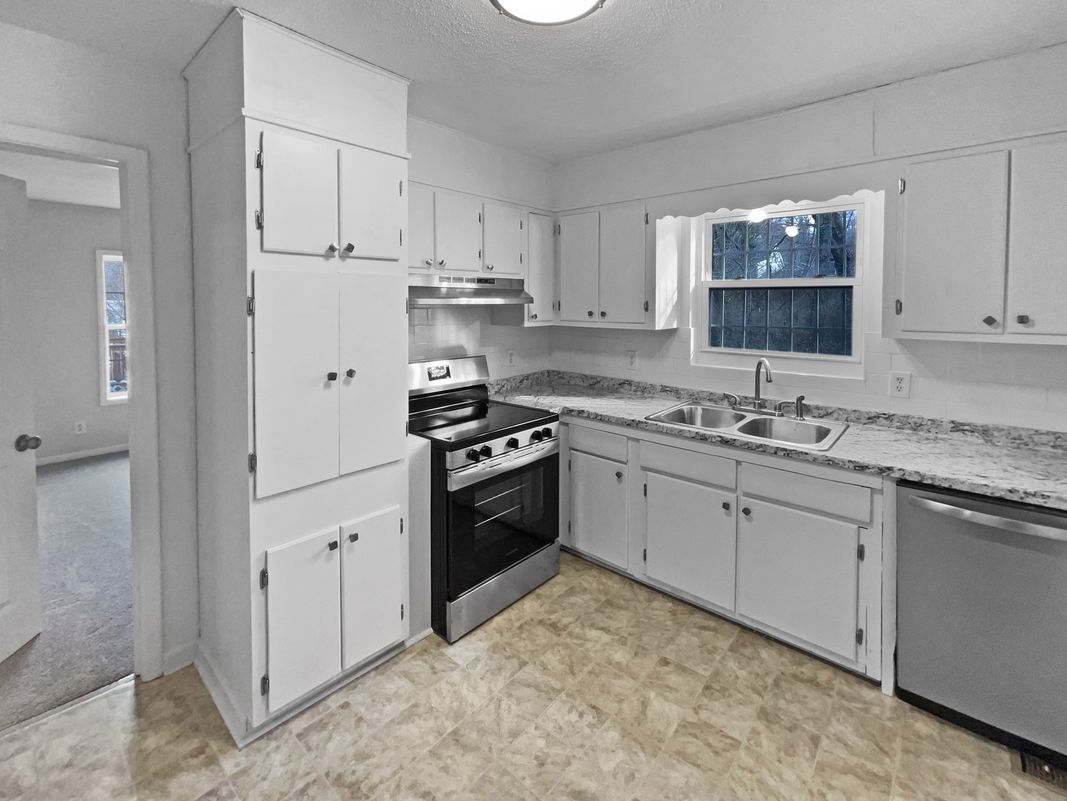 Property photo 2 of 4028 Catalpa Ave