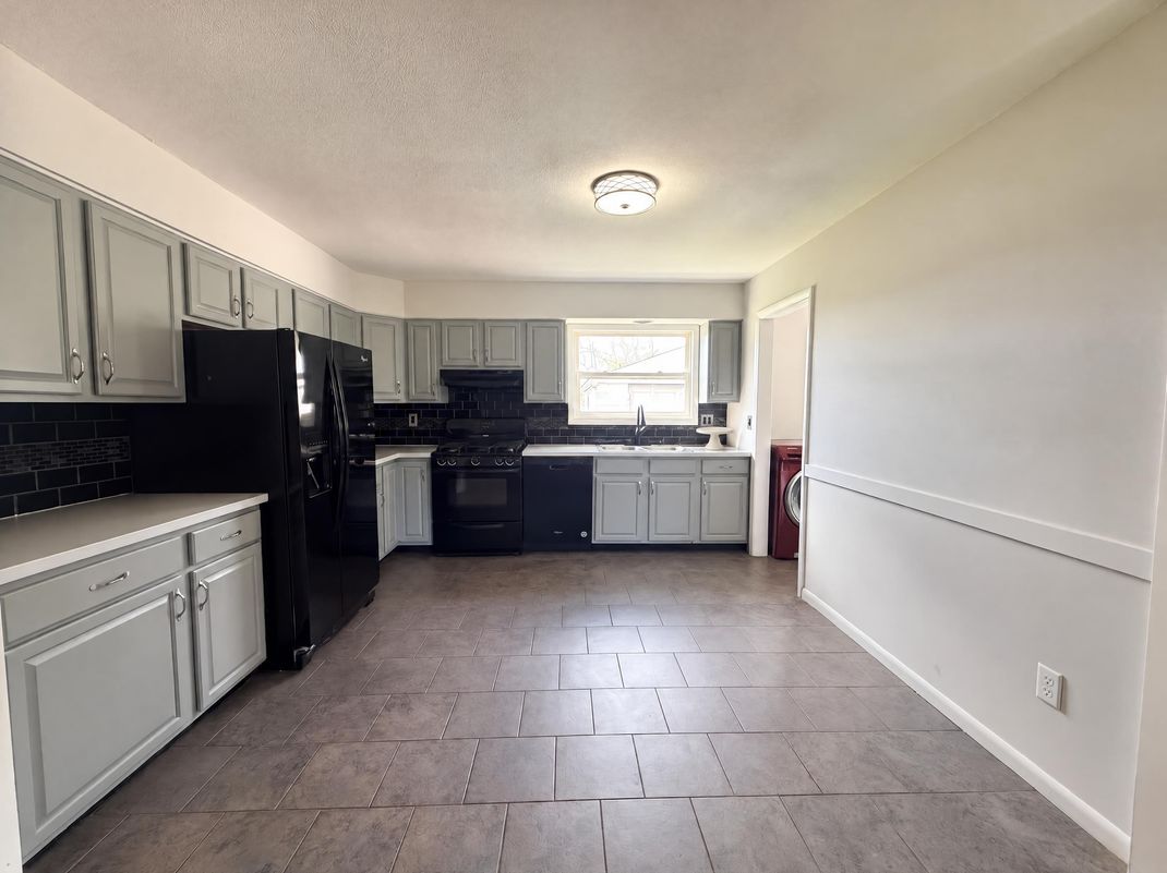 Property photo 2 of 10820 Jackson St