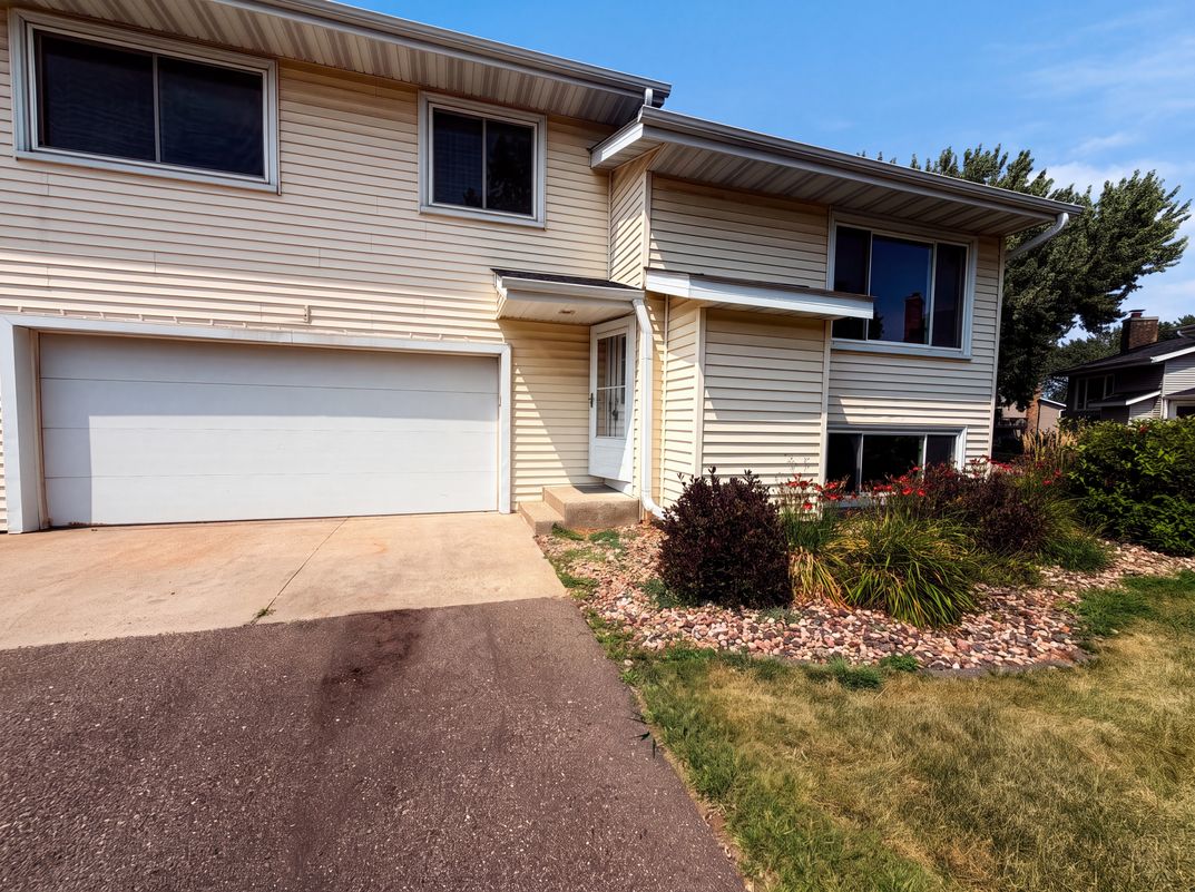 Property photo 1 of 16066 Foliage Ave W