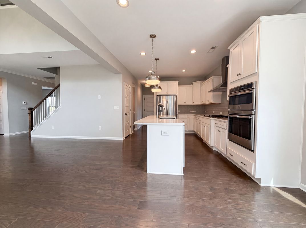 Property photo 2 of 801 Blue Moon Ct