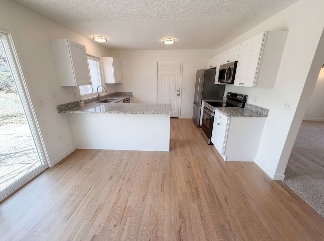 Property photo 2 of 1146 S Cathay St