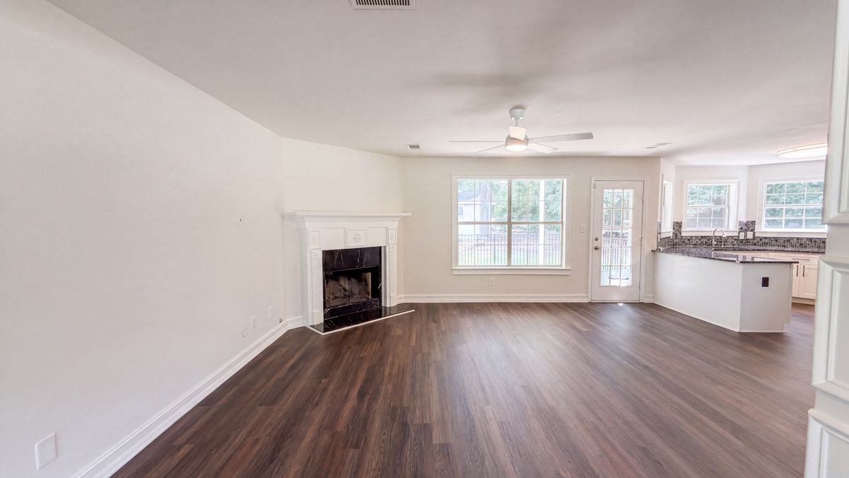 Property photo 3 of 115 Emerald Ln