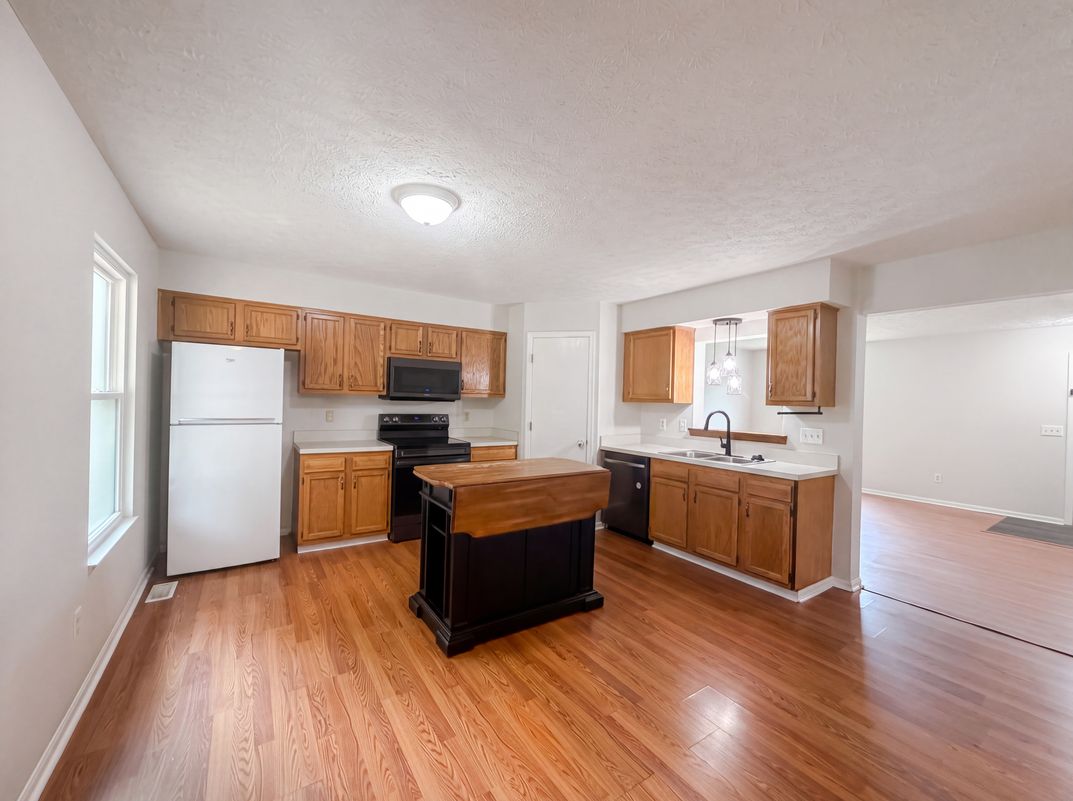 Property photo 2 of 1618 Saddlebrook Dr