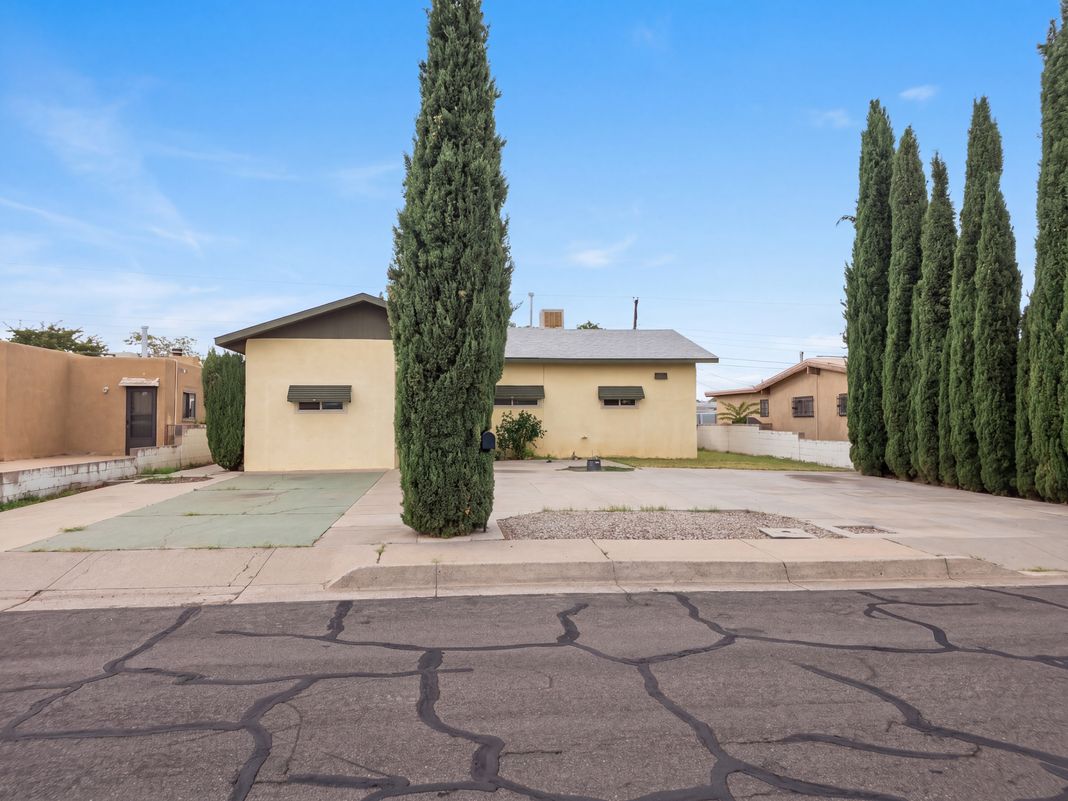 Property photo 1 of 9222 Aztec Rd NE