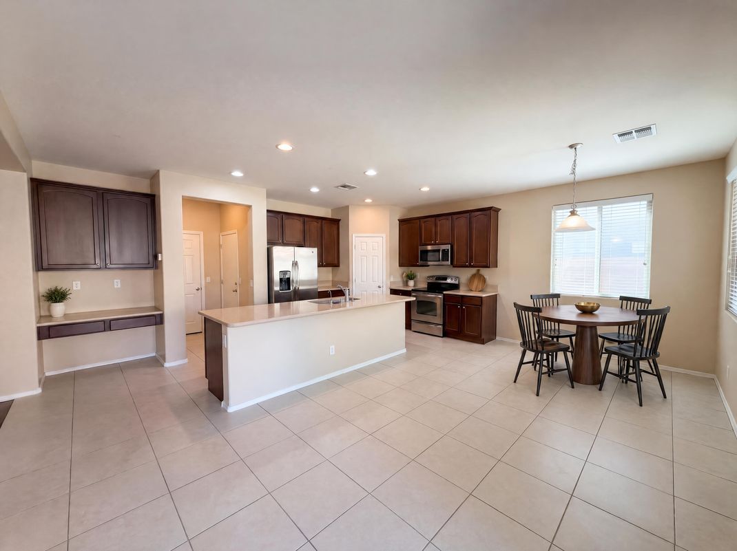 Property photo 2 of 2216 E Brigadier Dr