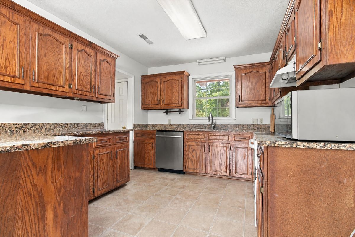 Property photo 2 of 5991 Acton Rd