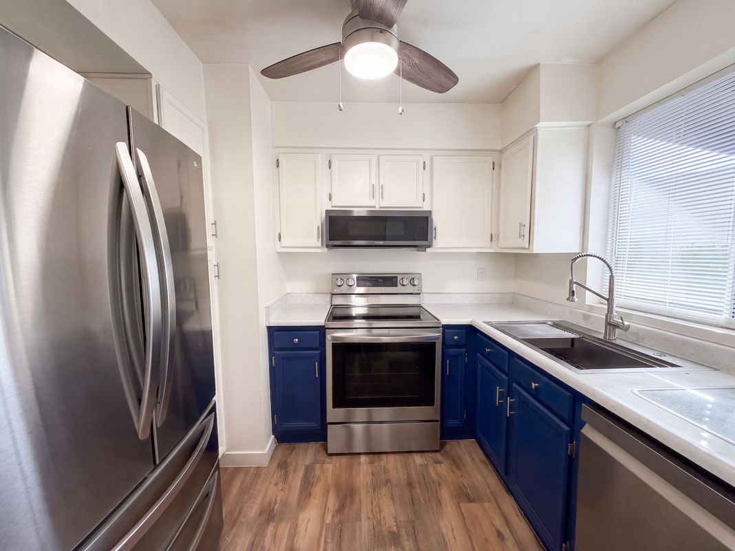 Property photo 2 of 1725 N Date Unit 5