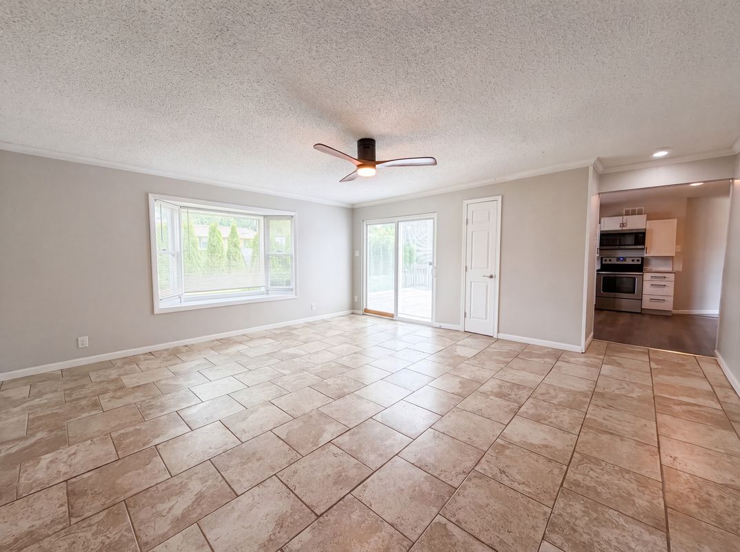 Property photo 3 of 871 Wycliffe Ct