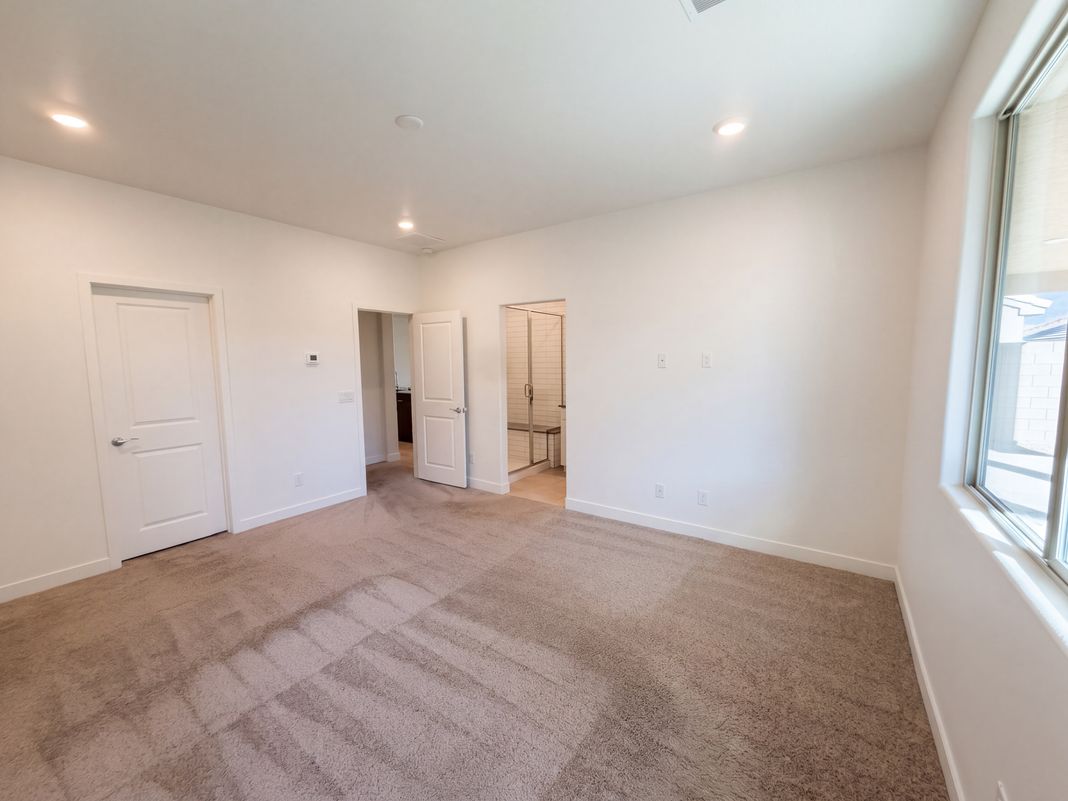 Property photo 3 of 446 Royal Palms Ln