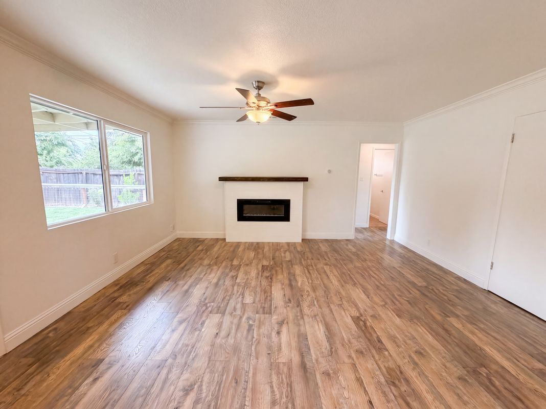 Property photo 3 of 6809 Weddigen Way